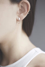 Load image into Gallery viewer, Delicate Caged Earr Cuff